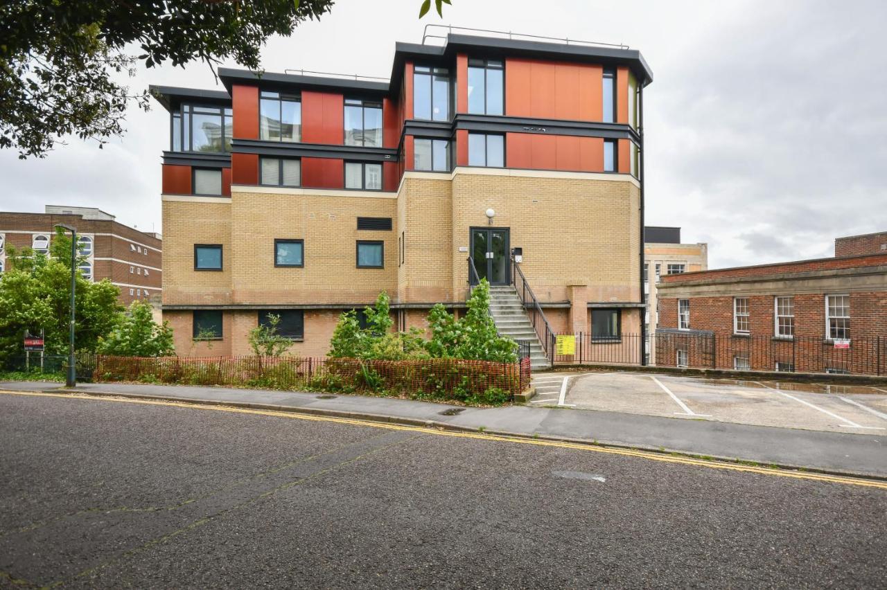 Modern One Bedroom Apartment In Town Centre & 4 Min To The Beach Bournemouth Exterior foto